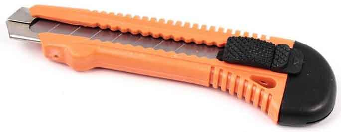 Nôž s ulamovacou čepeľou 18 mm, plastový s tlačítkom, XL-TOOLS