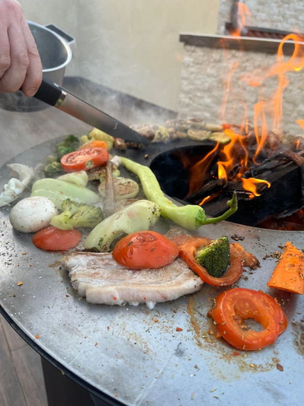 Gril Strend Pro Fiesta, čierny, oceľ, priemer 75 cm, s ohniskom 4