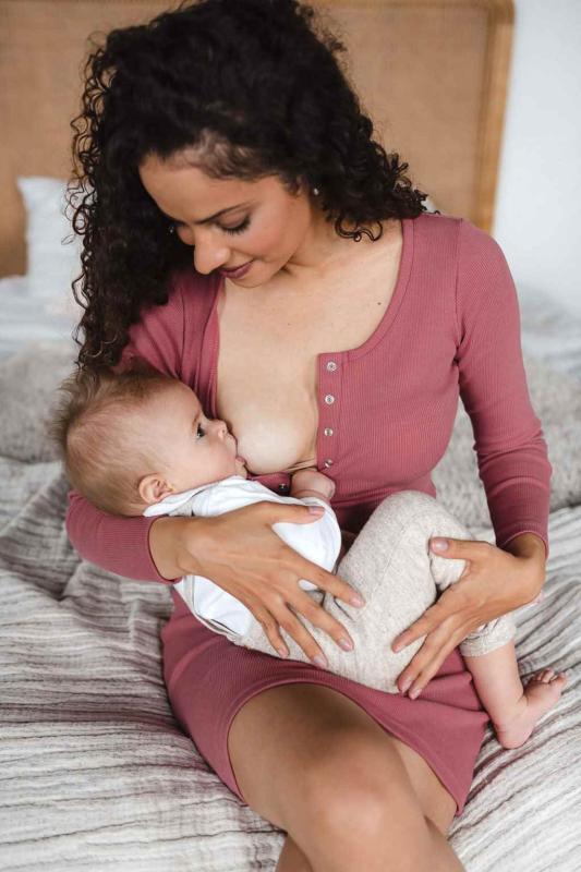 Tehotenské a dojčiace šaty rebrované Tummy milk & love púdrovo ružová L
