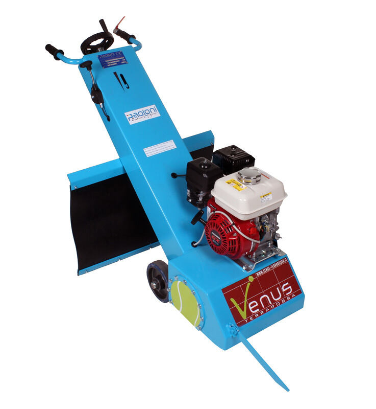 Venus benzínový stroj na regeneráciu antukových kurtov