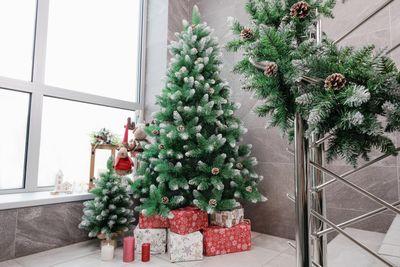 Stromček MagicHome Vianoce Albero, jedľa, zasnežené konce, so šiškami, 180 cm