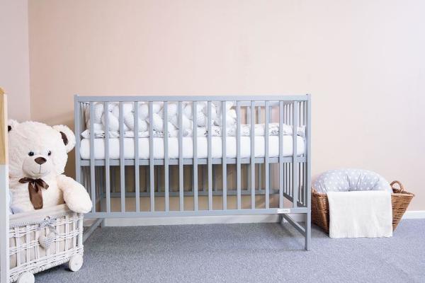 Detská postieľka New Baby BASIC so sťahovacou bočnicou sivá 3