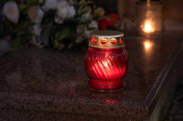 Kahanec Grave, červené sklo, 6-8 h, 25 g, 10 cm, na hrob 1