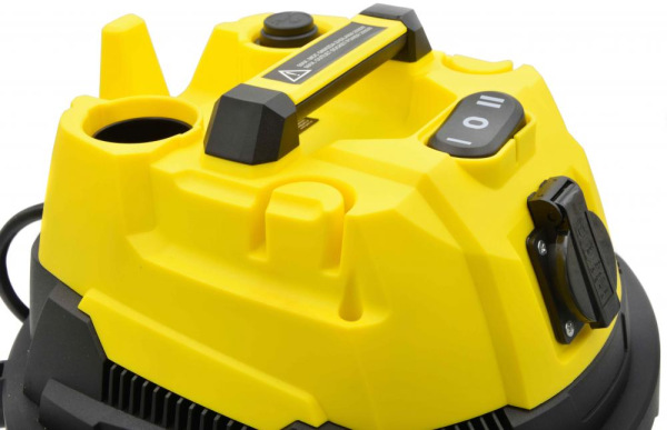 Vysávač priemyselný na sucho a na mokro 25l, so zásuvkou, s oklepom, 1800W, GEKO 4