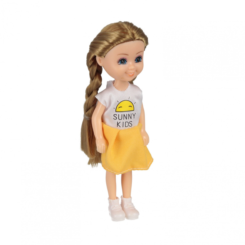 Bábika v šatách 1