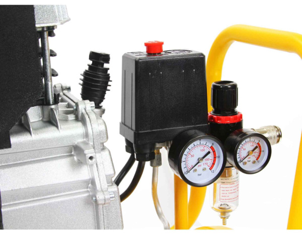 Kompresor olejový 1-piestový 1,5 kW, 216 l/min, 230V, vzdušník 24 litrov, HURAGAN 4