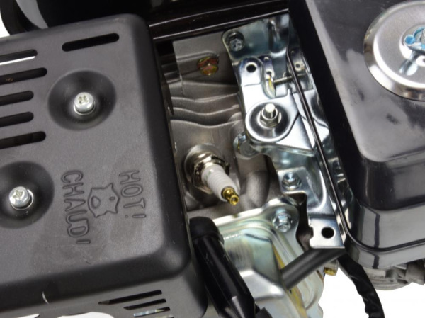 Benzínový štvortaktný spaľovací motor, objem 196 cm3, výkon 5,15kW, hriadeľ 20 mm, GEKO 6