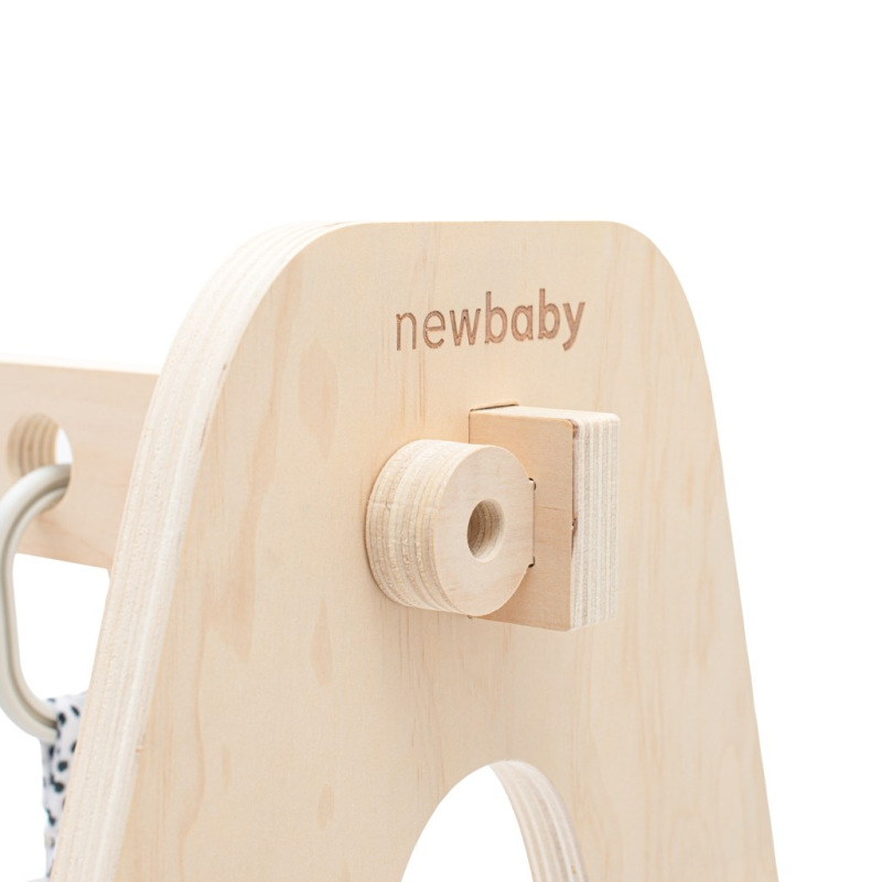 Edukačná drevená hrazdička s hračkami New Baby 1