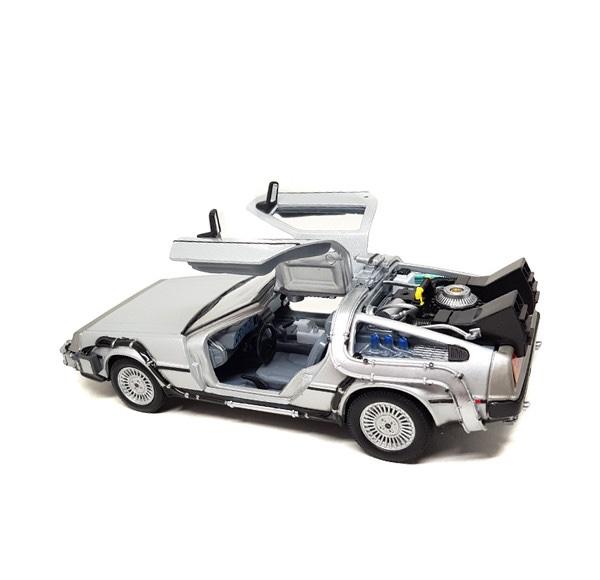 1:24 DeLorean Time Machine 1 1