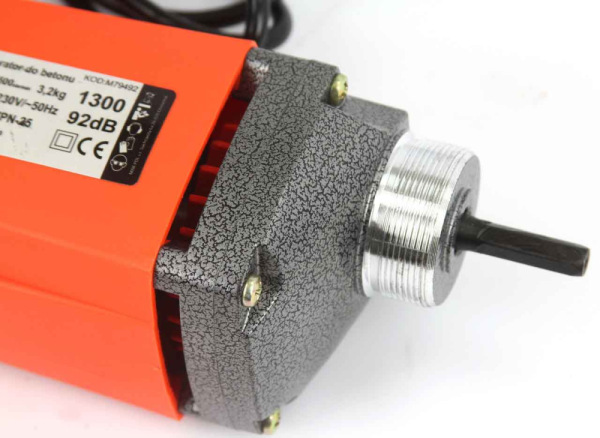 Vibrátor do betónu 1250 W, upínanie maticou, 4500 ot/min, hadica 2 m, priemer 35 mm 6