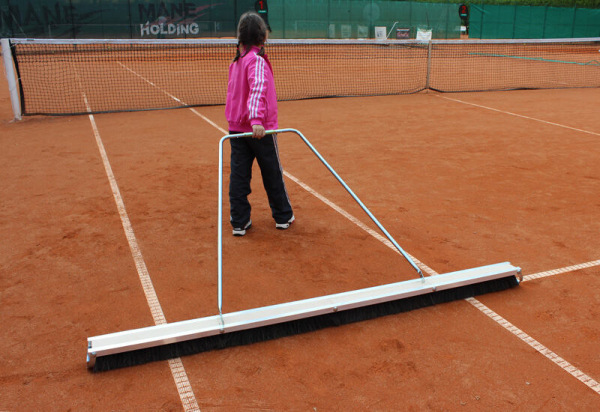 Metla na dvorce Universal Arenga 1