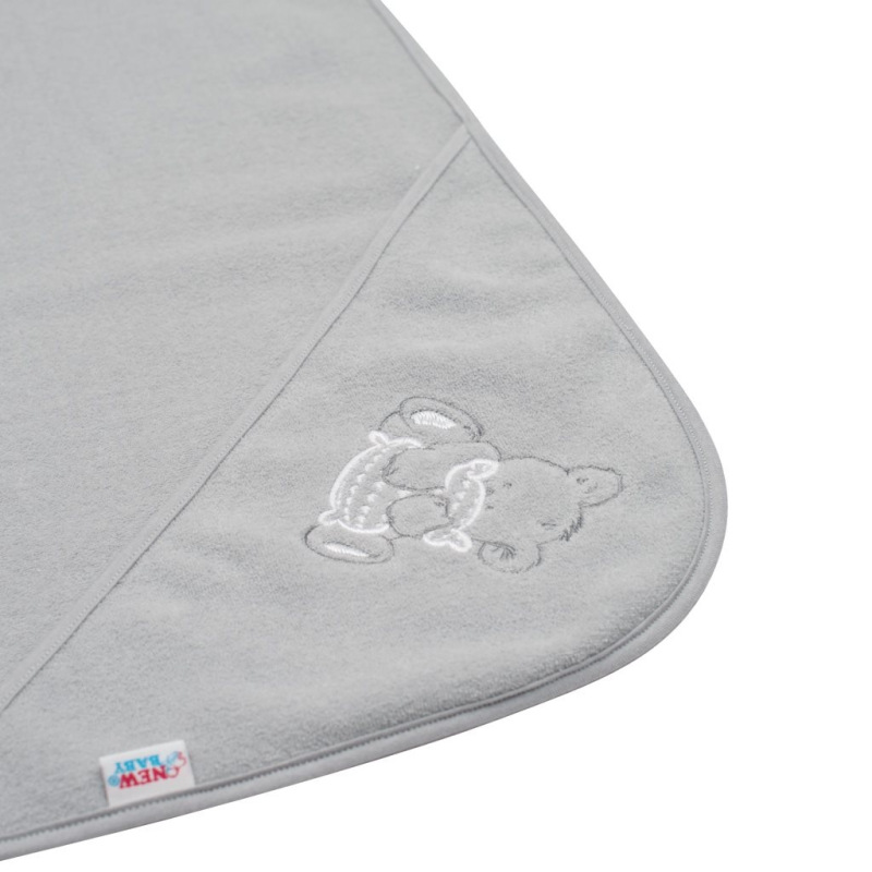 Detská froté osuška s výšivkou a kapuckou New Baby 80x80 sivá medveď 1