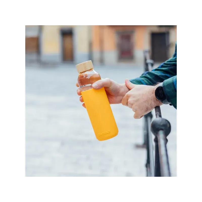 QUOKKA FLOW Sklenená fľaša so silikónovým povrchom YELLOW, 660ml, 40013