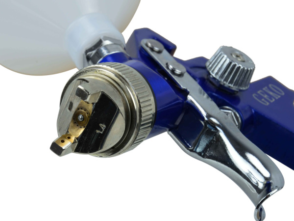 Striekacia pištoľ HVLP s hornou nádobkou 600ml, tryska 1.4mm, závit M16x1,5, GEKO 6