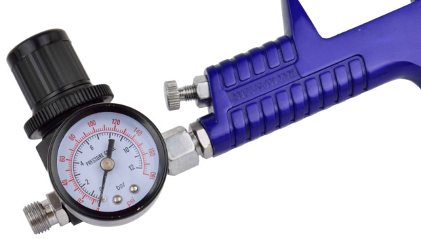Striekacia pištoľ HVLP s hornou nádobkou 600ml a manometrom, tryska 1,4 mm, GEKO 6