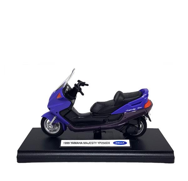 1:18 1999 Yamaha Majesty YP250DX 2