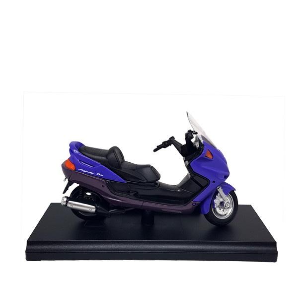 1:18 1999 Yamaha Majesty YP250DX 1