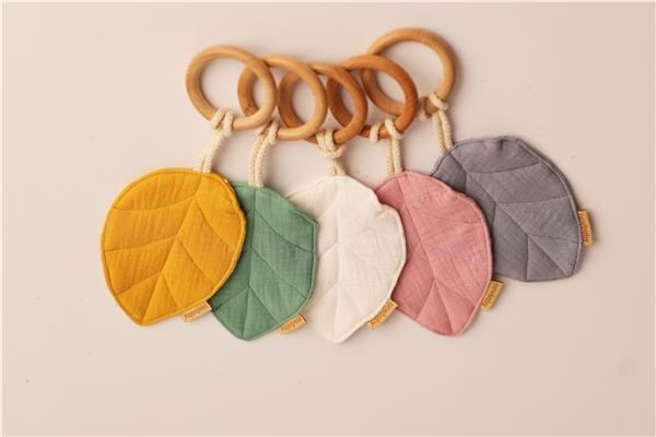 Detské hryzátko New Baby Leaf grey 1