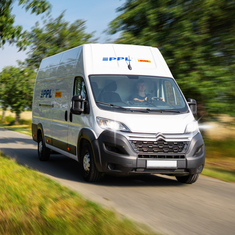 Kovové auto s otváracími dverami PPL 3