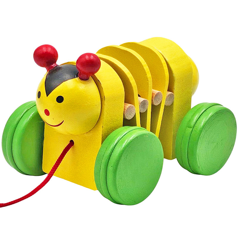 Drevený chrobáčik na kolieskach