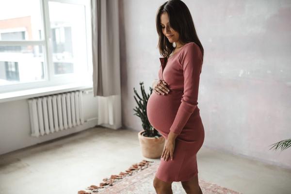 Tehotenské a dojčiace šaty rebrované Tummy milk & love tmavo ružová L