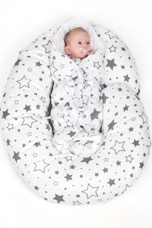 Univerzálny dojčiaci vankúš v tvare C New Baby hviezdy sivé